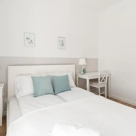Appartement White Elegance With Ac & Parking Garage By Renters