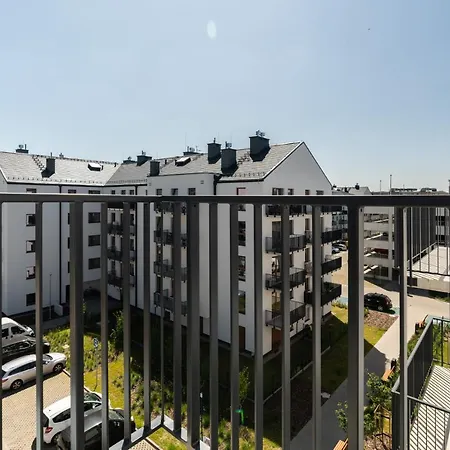 White Elegance With Ac & Parking Garage By Renters * 포즈난